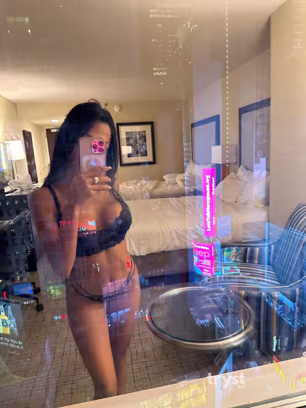 Escort Dani De La Cruz in Denver, CO