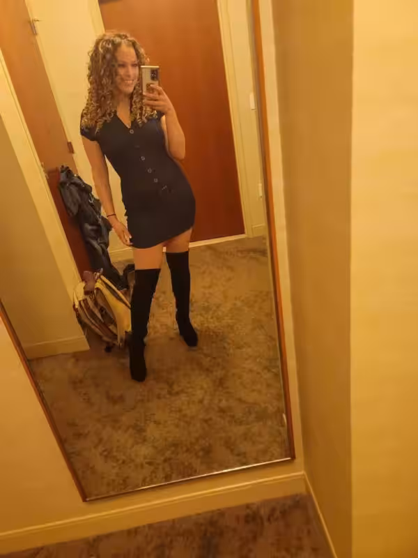 Elle Tee - Escort/S&M in Minneapolis, MN